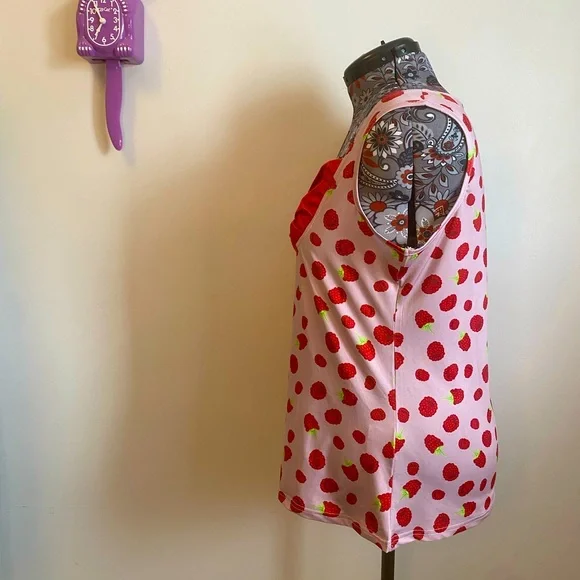 Raspberry Pin Up Top - Picture 2 of 8